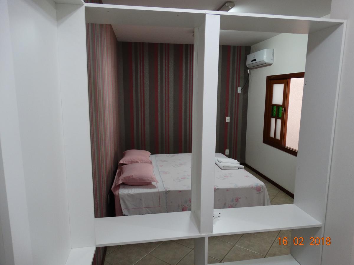Pousada Casa Verde - Quartos Individuais - Smart Tv 32 - E Banheiro Privativo Apartment Itajaí Exterior foto